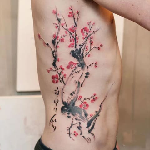 Tatouage d'un cerisier sur la chatte