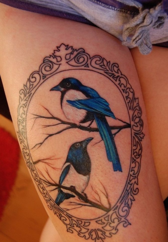 Tatouage avec des corbeaux