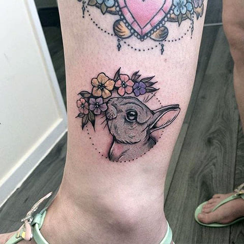 Tatouage d'un lièvre