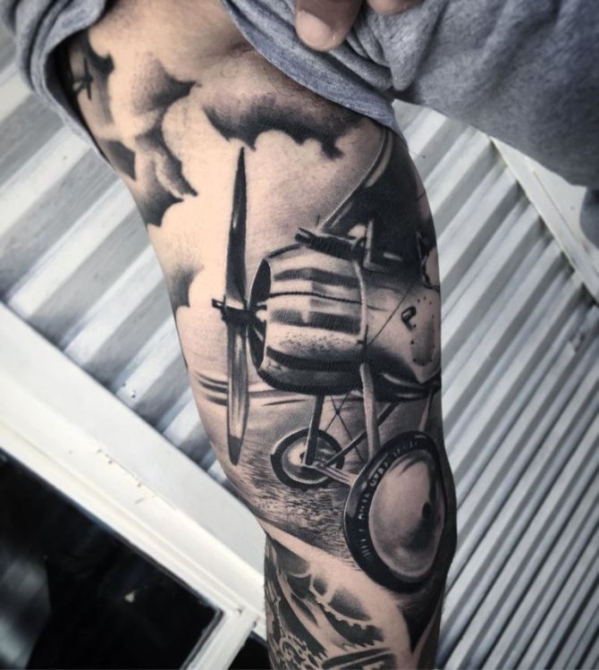 tatouage d'avion