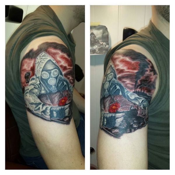 Un tatouage de harceleur sur l'épaule
