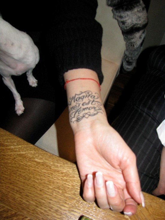 Tatouage sur le poignet de Lera Kudryavtseva
