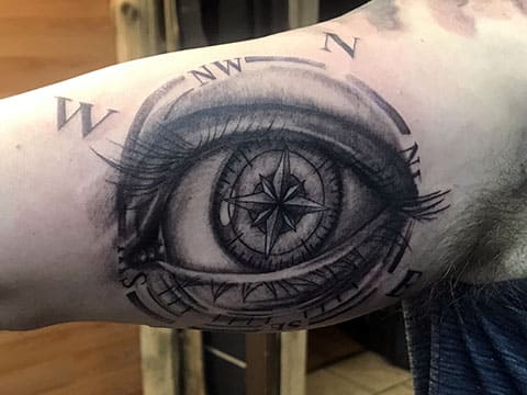 Tatouage de boussole - photo