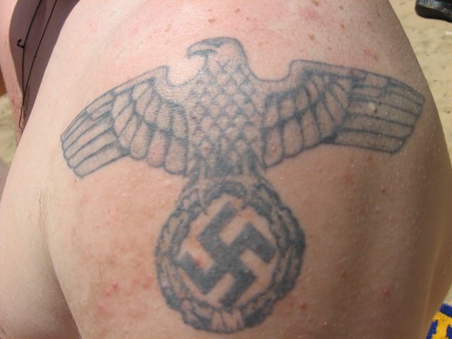 Tatouage de la svastika
