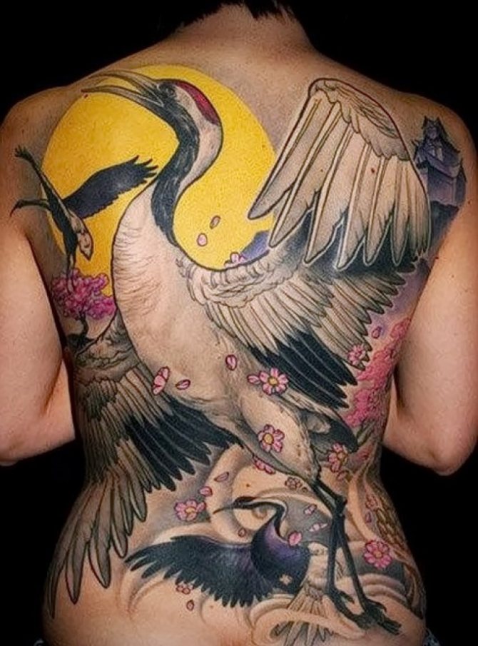 Tatouage en forme de grue
