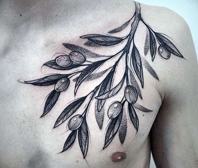 Tatouage d'une branche sur la poitrine