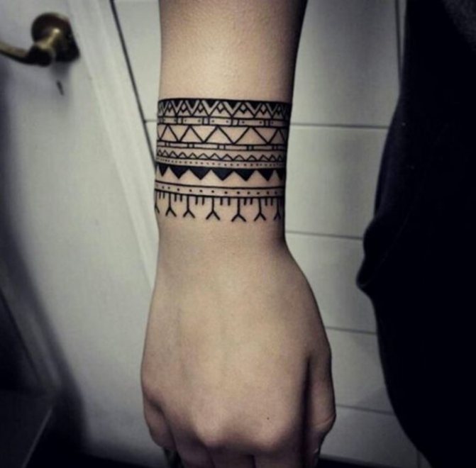 Tatouages pour filles sur le bras et leur signification. Photos, dessins, beaux, petits, inscriptions