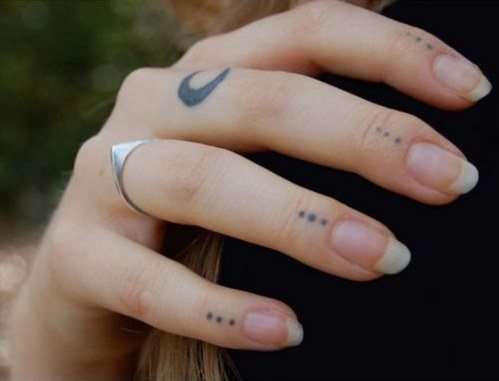 Tatouages pour filles sur le bras et leur signification. Photos, dessins, beaux, petits, inscriptions