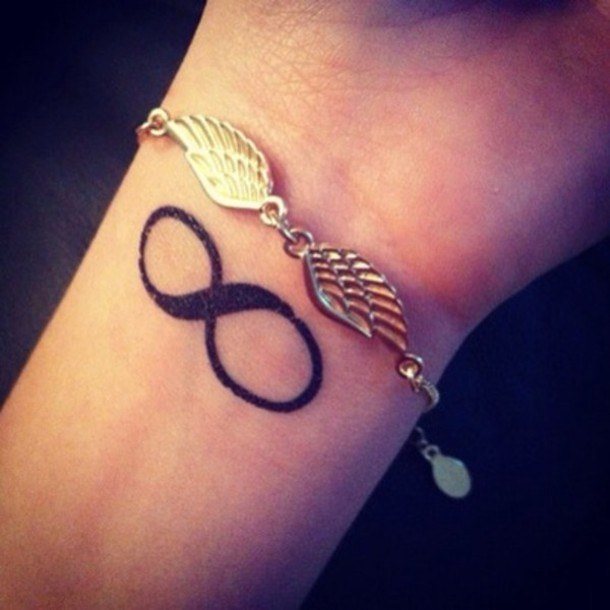 Tatouages pour filles sur le bras et leur signification. Photos, dessins, beaux, petits, inscriptions