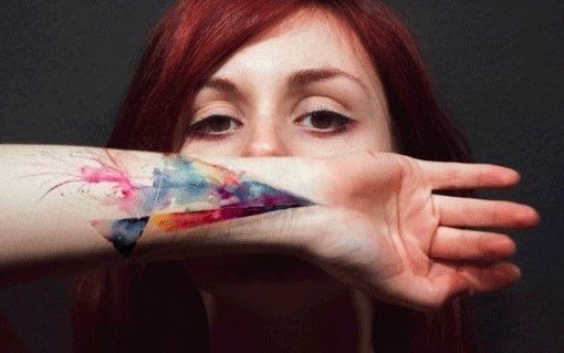 Tatouages pour filles sur le bras et leur signification. Photos, dessins, beaux, petits, inscriptions