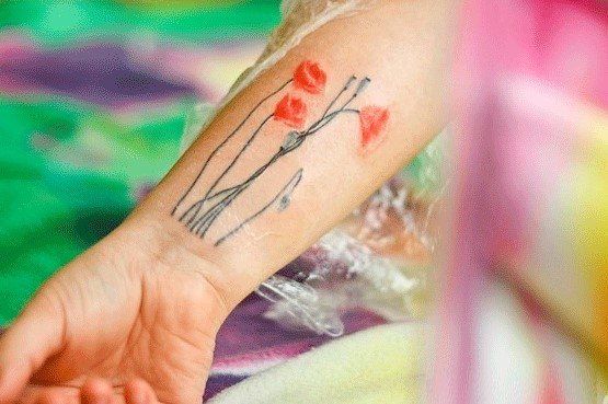 Tatouages pour filles sur le bras et leur signification. Photos, dessins, beaux, petits, inscriptions