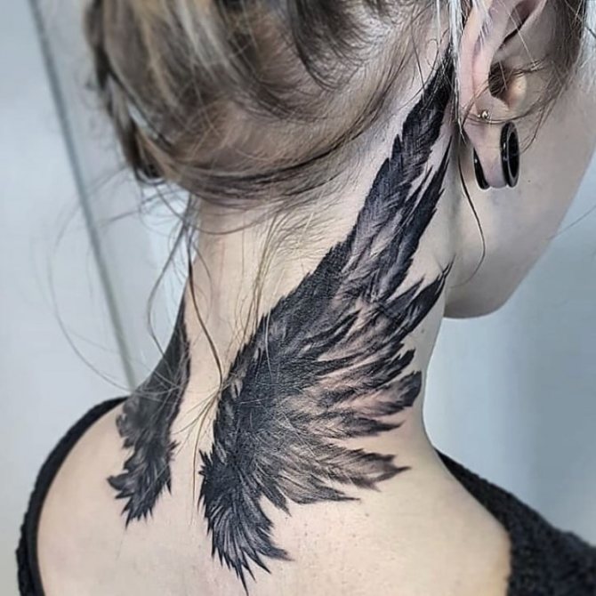 Tatouages pour filles sur le cou
