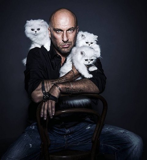 Tatouage de Dmitry Nagiev sur ses bras