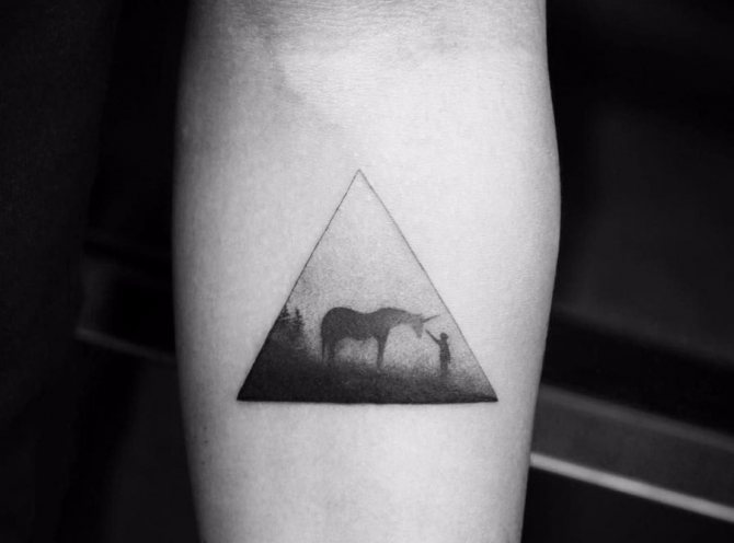 Tatouages en forme de points