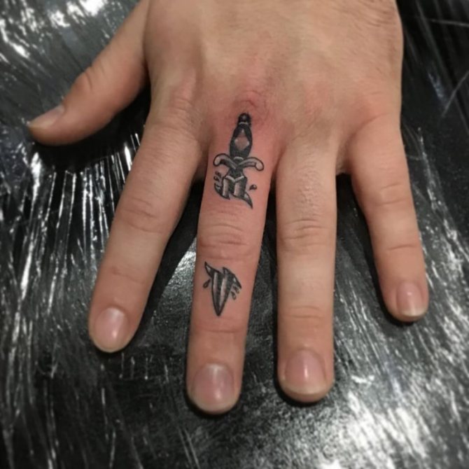 tatouages de poignards