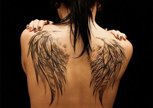 Tatouages sur l'omoplate pour les filles. Photos, idées, croquis, inscriptions avec traduction, oiseaux, fleurs, motifs, hiéroglyphes