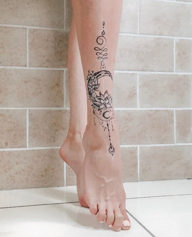Tatouages sur les jambes