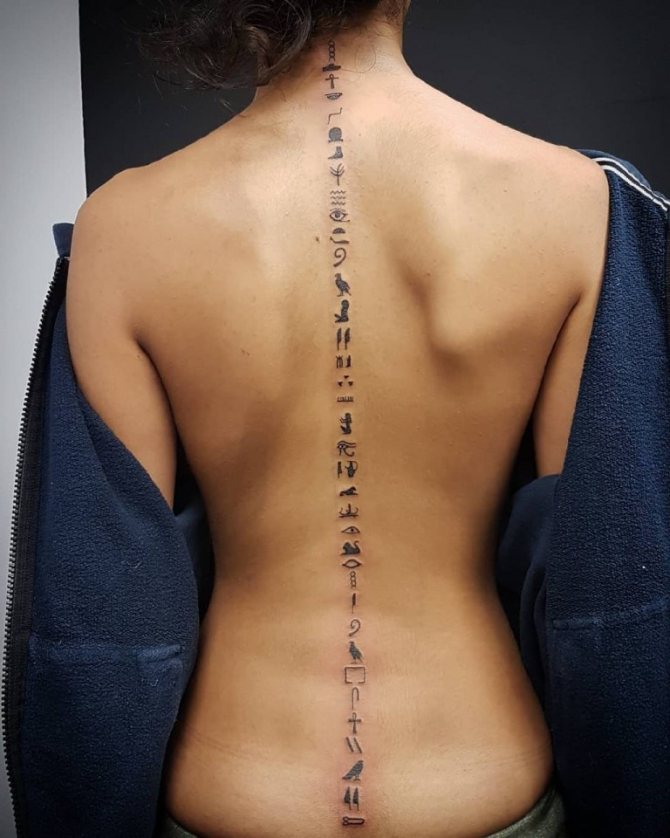Tatouages sur le dos des filles