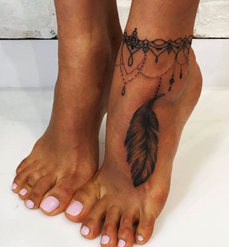 Tatouage sur le pied pour les filles. Légendes de photos, motifs féminins, croquis