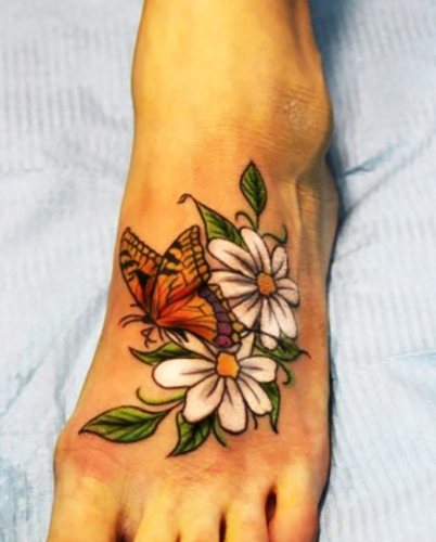 Tatouages sur le pied pour les filles. Inscriptions photographiques, motifs féminins, croquis