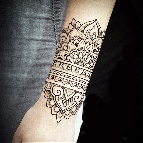 Tatouage sur le poignet signification féminine. Photos pour les filles