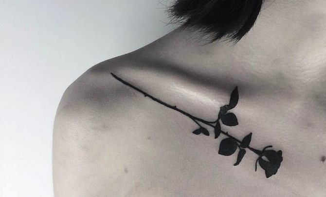 Tatouages de roses noires