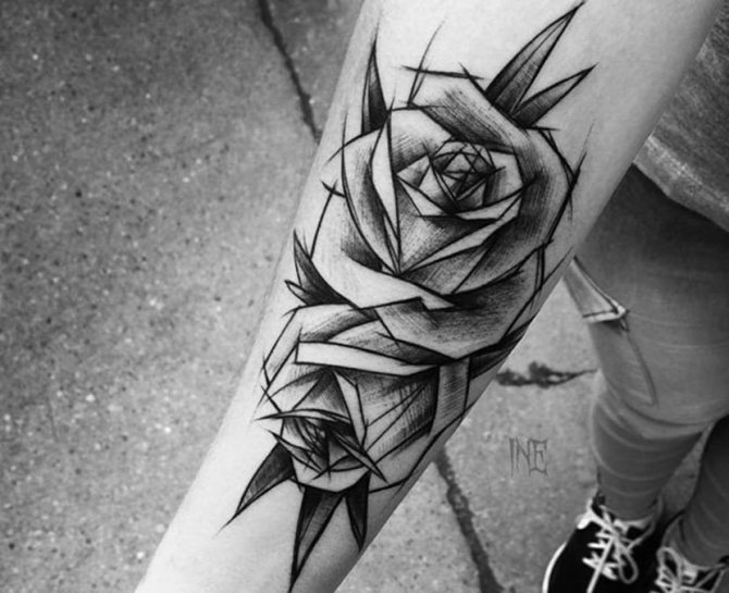 Tatouages avec une rose noire