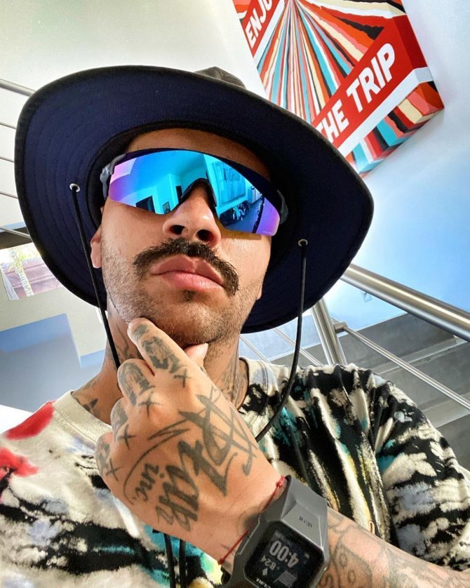 Tatouages Timati, tatouage Étoile noire