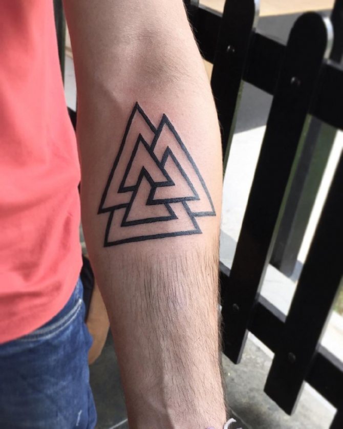 tatouages en triangle