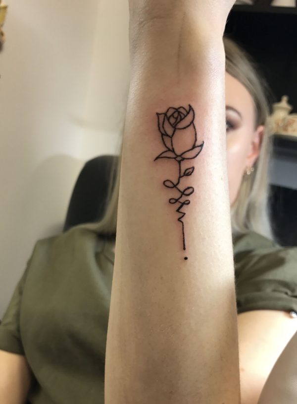 Tatouage UNALOME : signification, photo et motifs pour les femmes