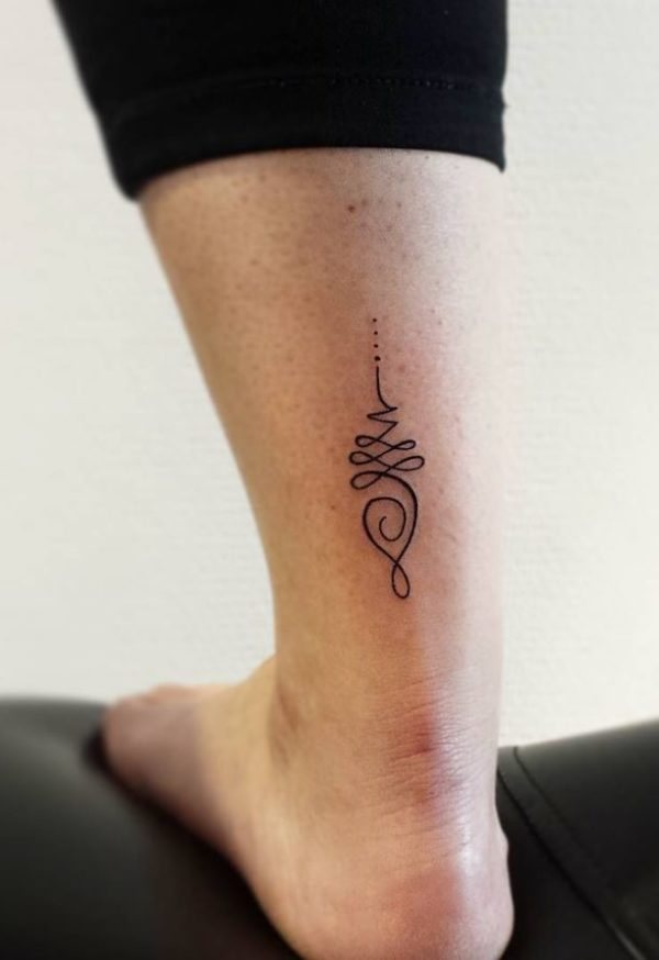 Tatouage UNALOME : signification, photo et motifs pour les femmes