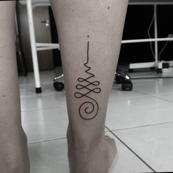 Tatouage UNALOME : signification, photo et motifs pour les femmes