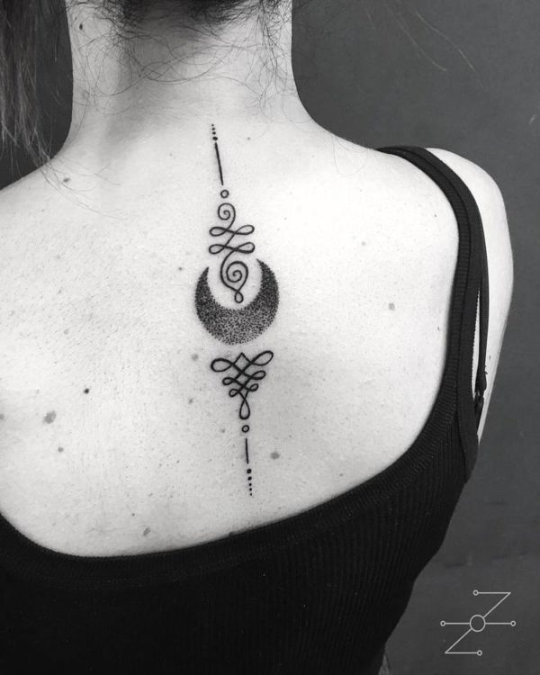 Tatouage UNALOME : signification, photo et croquis pour les femmes