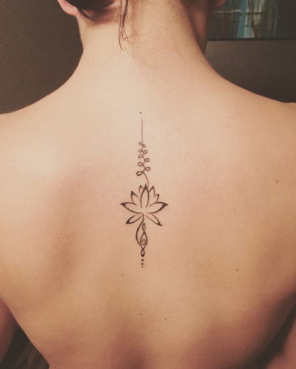 Tatouage UNALOME : signification, photo et motifs pour les femmes