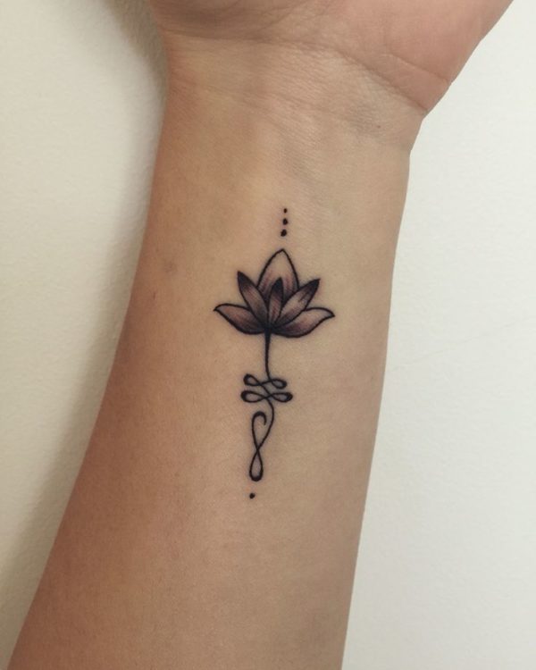 Tatouage UNALOME : signification, photo et motifs pour les femmes