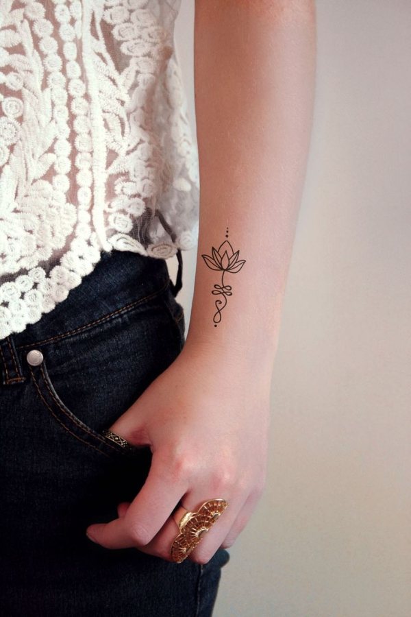 Tatouages UNALOME : Signification, photo et croquis pour les femmes