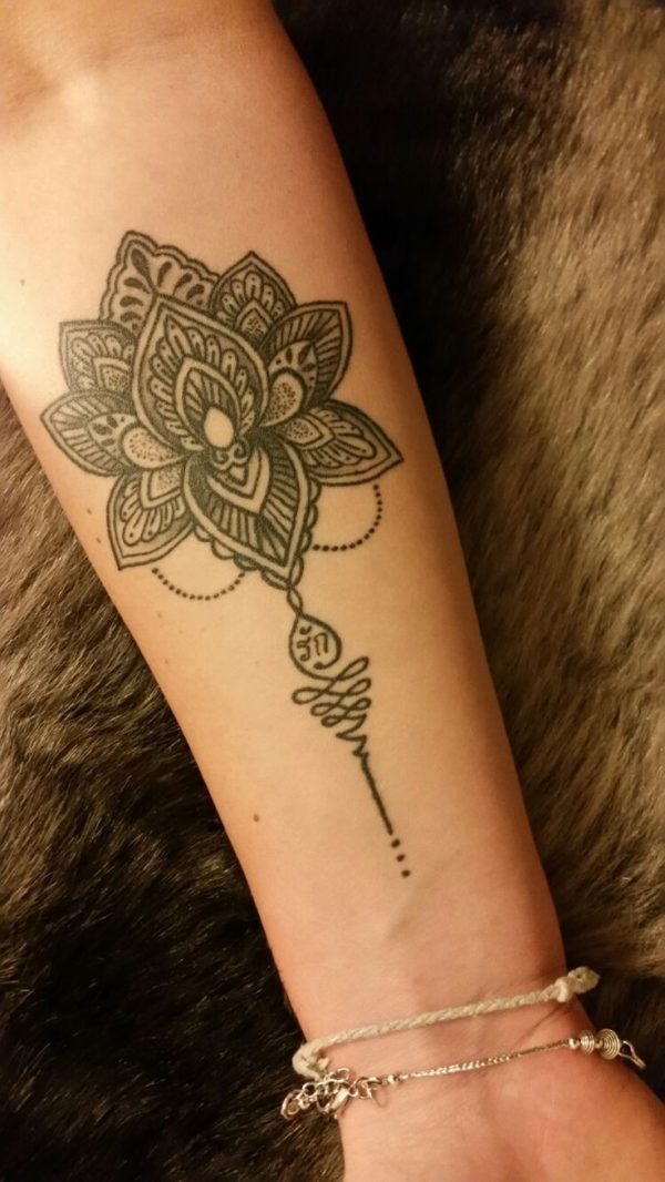 Tatouage UNALOME : signification, photo et croquis pour les femmes