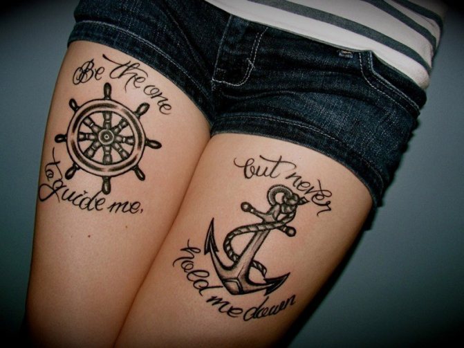 Tatouage sous forme d'ancre et de volant