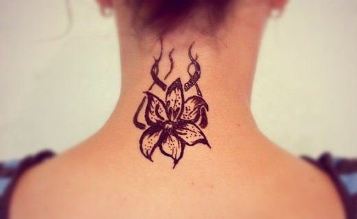 Tatouages temporaires. Comment faire à la maison : stylo gel, henné, peinture, autocollants, colorés et noir et blanc, crayon pour les yeux, marqueur, pochoir.