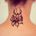 Tatouages temporaires. Comment faire à la maison : stylo gel, henné, peinture, autocollants, colorés et noir et blanc, crayon pour les yeux, marqueur, pochoir...