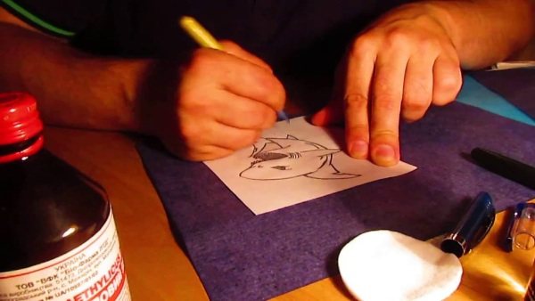 Tatouages temporaires. Comment faire à la maison : stylo gel, henné, peinture, autocollants, colorés et noir et blanc, avec un crayon pour les yeux, marqueur, avec un pochoir