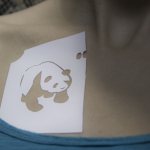 Tatouages temporaires. Comment faire à la maison : stylo gel, henné, peinture, autocollants, colorés et noir et blanc, crayon pour les yeux, marqueur, avec un pochoir.