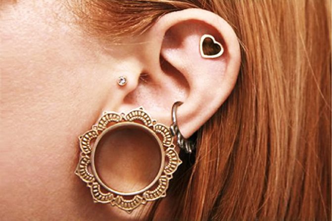 Des tunnels dans les oreilles des filles. Photographies, dimensions des vergetures, soins