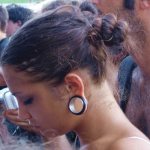 Des tunnels dans les oreilles des filles. Photo, taille des vergetures, soins