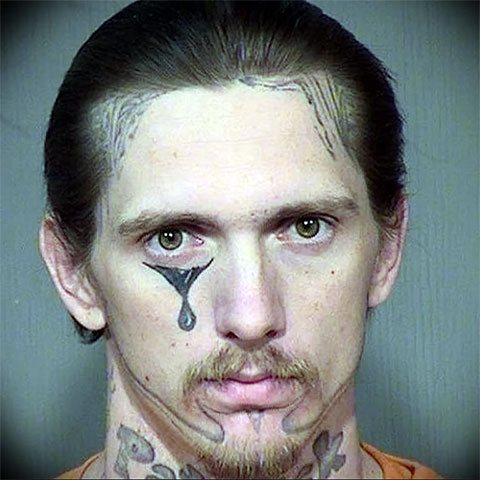 Tatouage d'un œil en forme de larme en prison