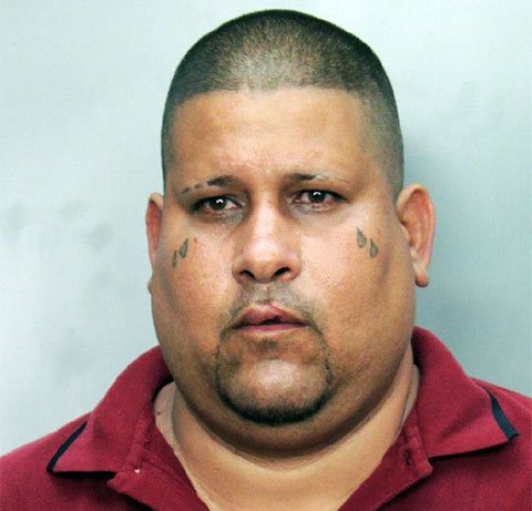 Tatouage de prison d'une larme sous l'œil