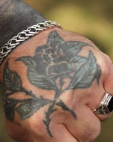 signification du tatouage de la rose de la prison