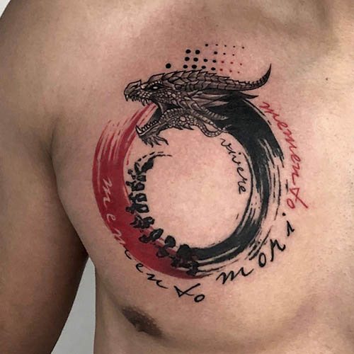 Tatouage Ouroboros. Croquis, c'est-à-dire autour du bras, de la jambe, du poignet, sur le dos, le cou...