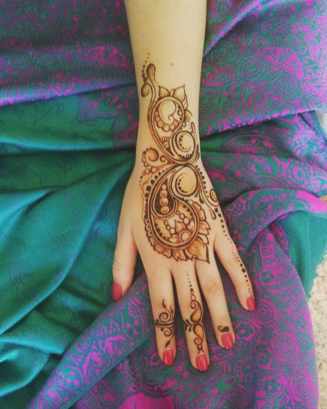 Concombre indien ou turc en mehendi