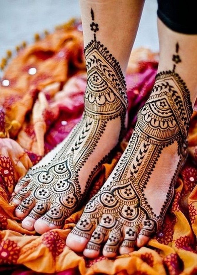 La forme la plus répandue de soins de la peau en Inde est le henné traditionnel.